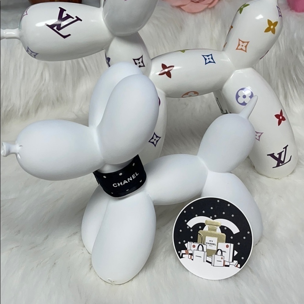 White Matte Balloon Dog​​